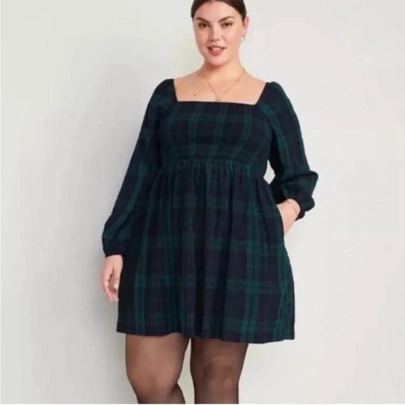 Old Navy Dresses & Skirts - Old Navy Fit & Flare Plaid Smocked Cutout Seersucker Mini Dress in Green Plaid